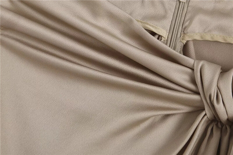 Jupe en satin avec ouverture sur le coté