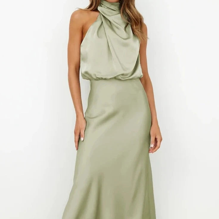 Robe en satin sans manche à col haut vert