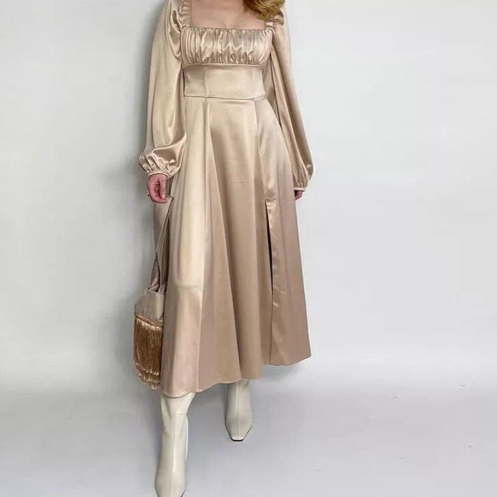 Robe beige en satin midi decollete carre
