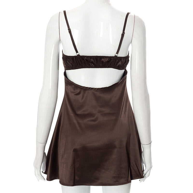 dos robe en satin nuisette marron