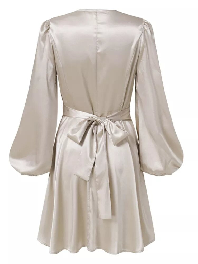 robe creme satinée boutonnée