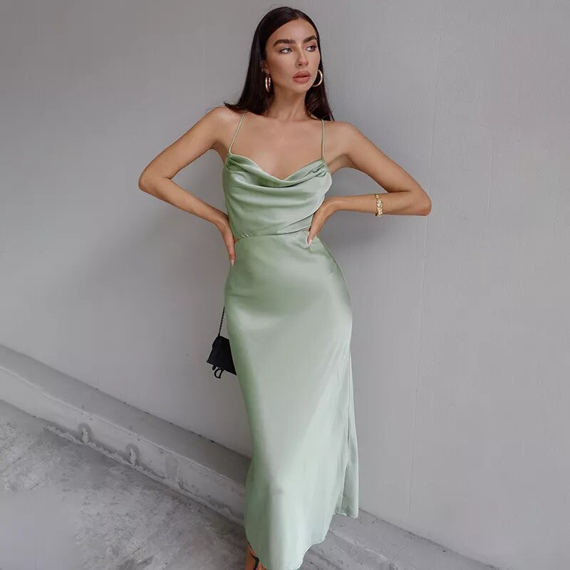 robe maxi en satin vert pastel ajourée