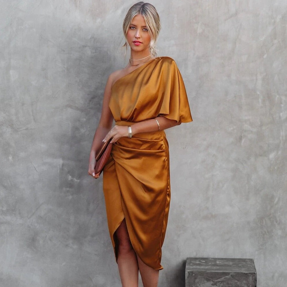 rrobe satin portefeuile et asymetrique brique