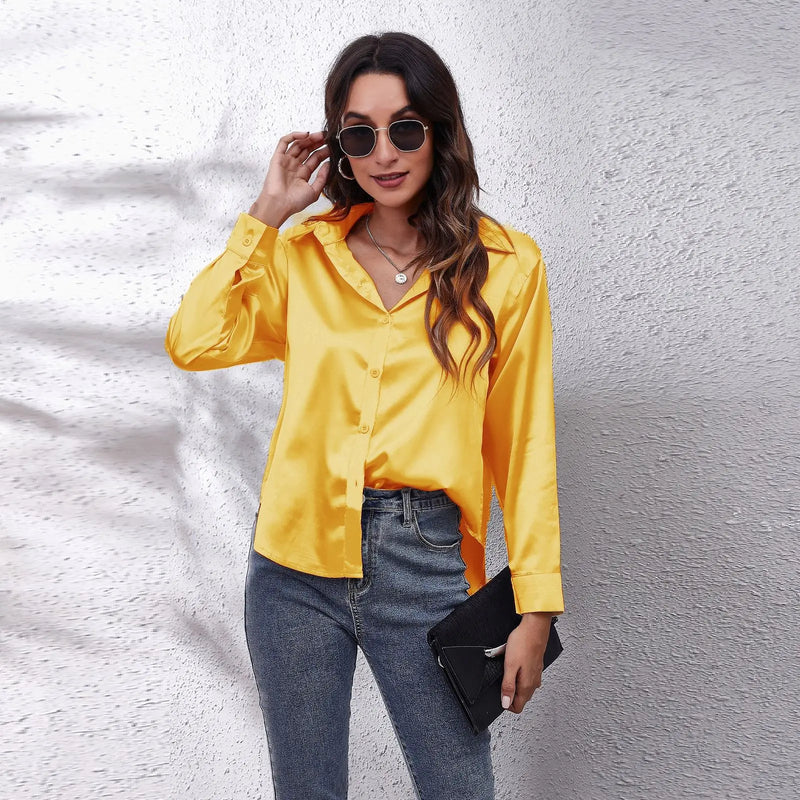 Blouse jaune à manche en satin