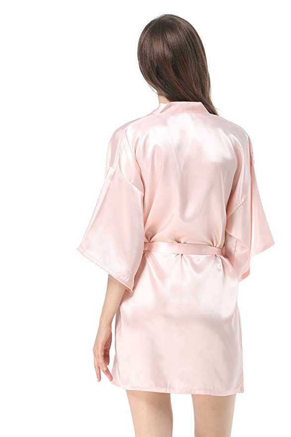 Kimono satiné rose pour femme