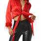 chemisier satiné rouge à plumes