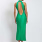 robe satin verte dos nue et drapée